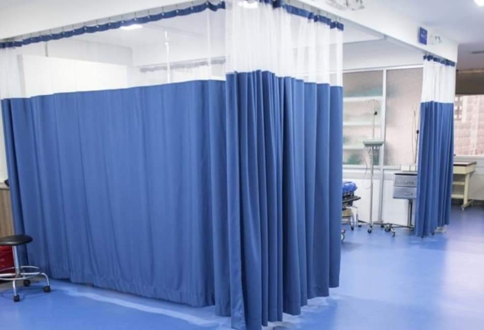 Cortinas antibacteriales en cubículos hospitalarios