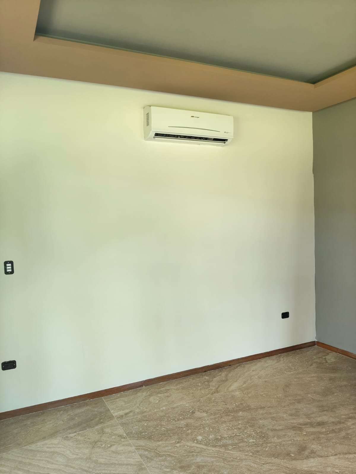 Muro blanco antes de instalar tapiz
